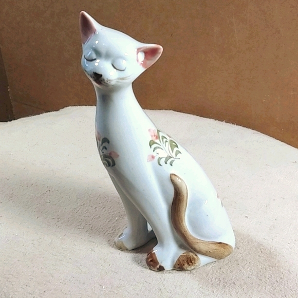 Other - Lovely porcelain hand crafted kitty cat figurine